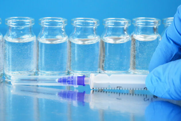溶液多瓶covid-19冠状病毒疫苗生产药物疫苗调查大流行测试