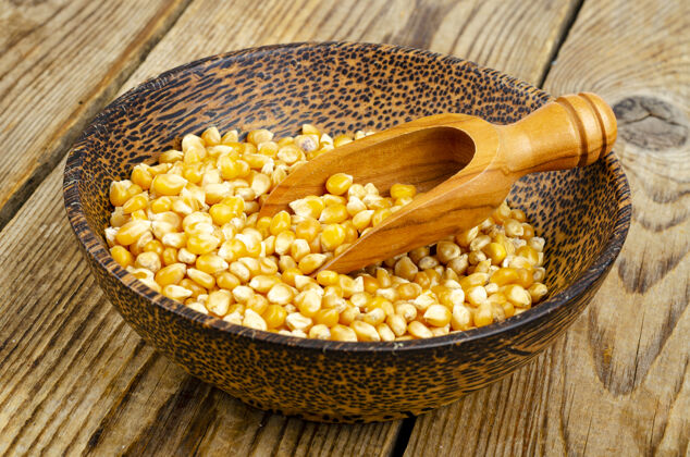 硬把玉米粒放在碗里做爆米花自然黄金配料