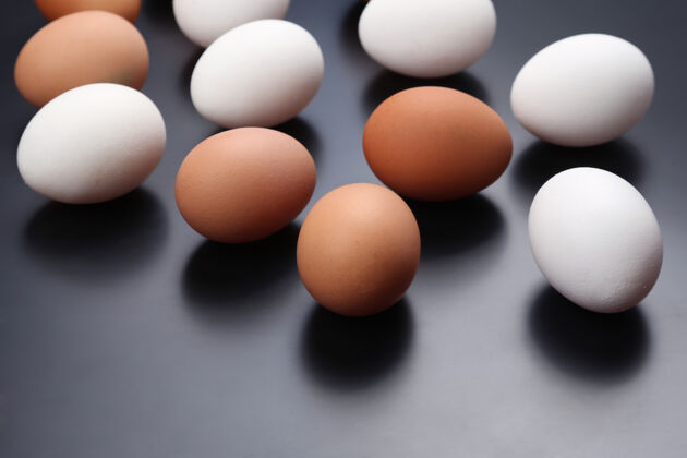 产品不同的鸡蛋是分开的复活节蛋白质烹饪