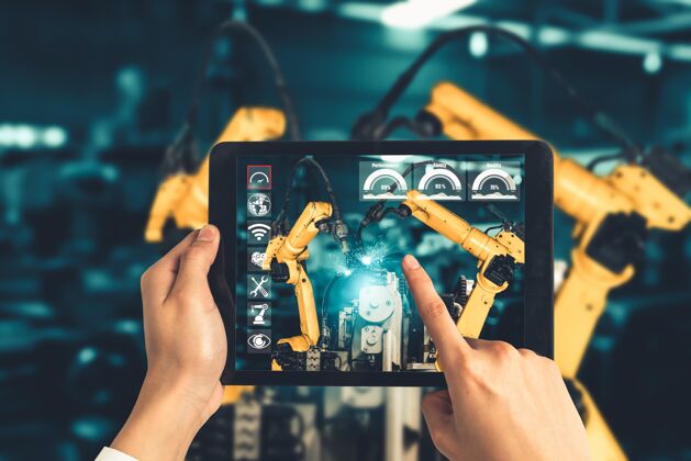 自动化工程师通过增强现实工业技术控制机械臂机器增强现实虚拟现实