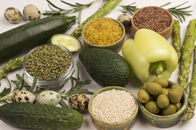 亚麻健康饮食和生活方式绿色蔬菜 藜麦 保加利亚藜麦鹰嘴豆种子