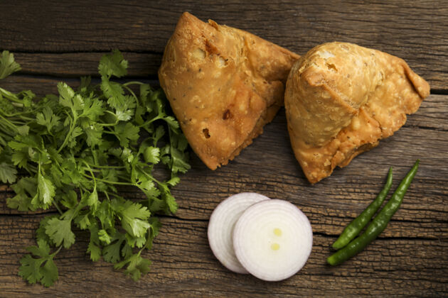 脆马铃薯三摩沙辣街头小吃 印度有名的小吃脆薯条土豆
