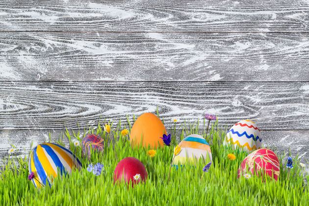 狩猎节日木制背景 彩蛋和鲜花 春季装饰四月绘画花