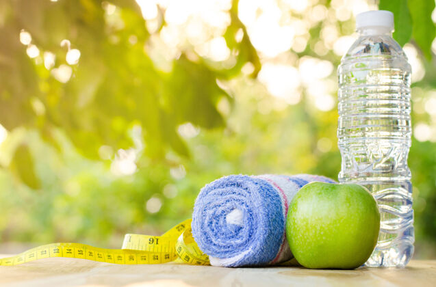 营养水果和蔬菜的饮食计划 锻炼和饮食健康年轻苹果饮食