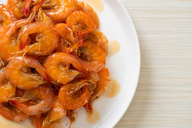 辣椒酱甜虾是泰国菜 用鱼露和糖烹调-亚洲风味生产力红虾菜肴