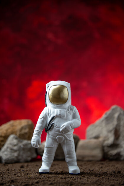 帽子前視圖白色宇航員與巖石對月球紅色表面科幻幻想宇宙Fi活躍運動