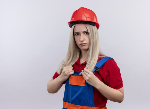制服自信的年轻金发工程师建设者穿制服的女孩把她的手放在她的制服在孤立的白色空间与复制空间工程师年轻女孩