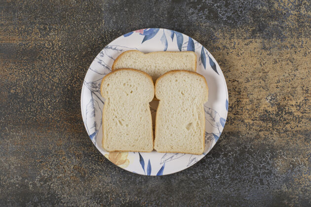 三明治五颜六色的烤面包片切片面包早餐