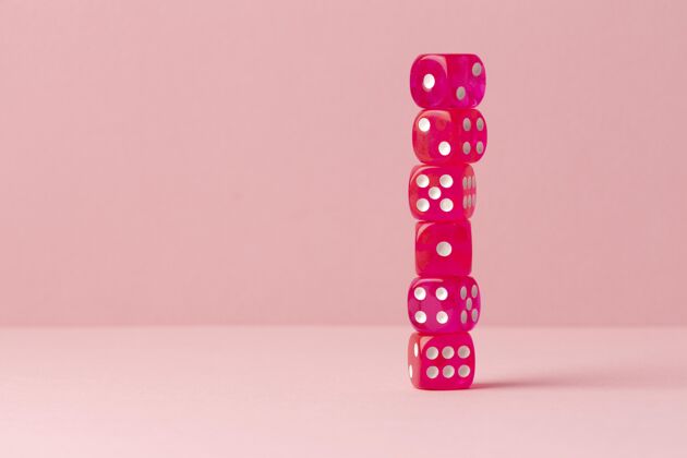堆栈粉红色背景上堆叠的粉红色幸运游戏赌博