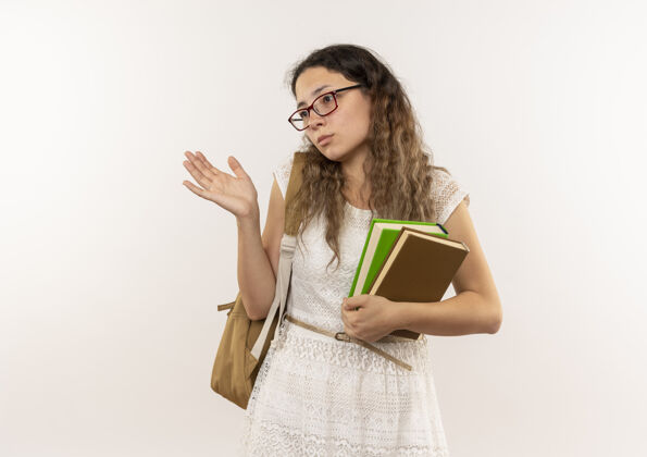 眼镜迷茫的年轻漂亮女生戴着眼镜 背着书包拿着书 两手空空的看着旁边的白色隔离带上的复印空间女学生壁板空间