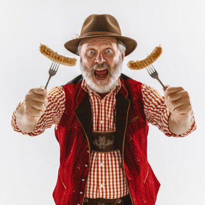 巴伐利亚啤酒节老人的画像戴着帽子 穿着传统的巴伐利亚服装胡子微笑娱乐