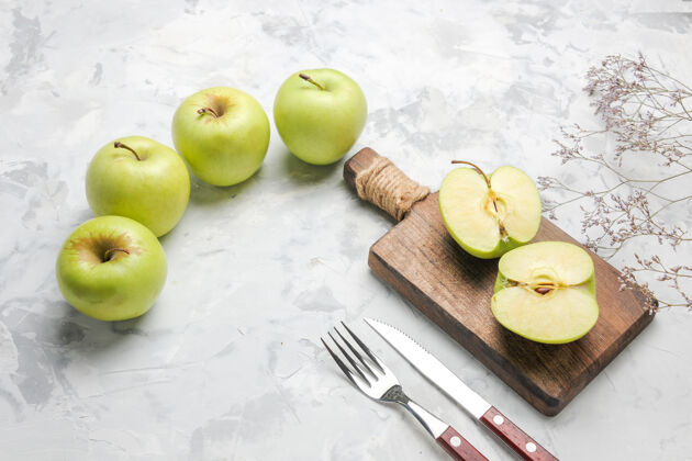 健康在白色背景上俯瞰新鲜的绿色苹果有机营养成熟