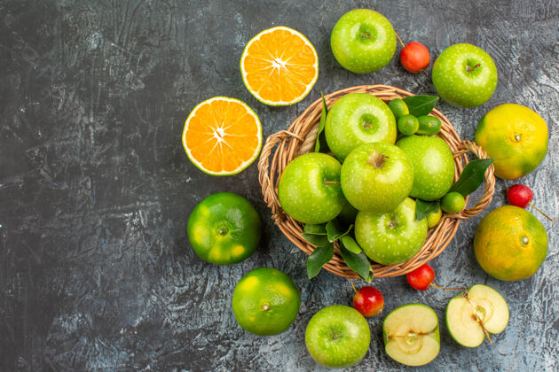 多汁顶部特写查看苹果绿色苹果在篮子柑橘类水果樱桃樱桃酸橙柑橘