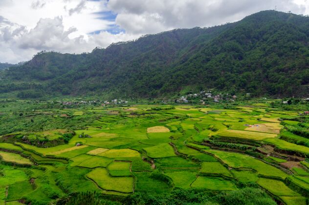 田野空中拍摄美丽的绿色景观与高山在sagada 菲律宾遗产菲律宾土地