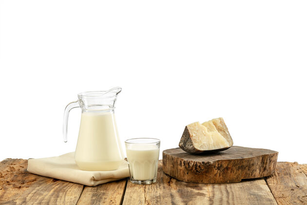 成分不同的奶制品 奶酪 奶油 木桌和白墙上的牛奶健康的饮食和生活方式 有机的天然营养 饮食美味的食物和饮料开胃菜洞熟食