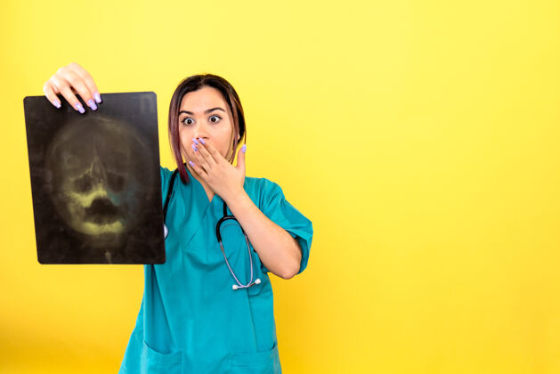 人放射科医生侧视图放射科医生用x光肖像麦克风可爱