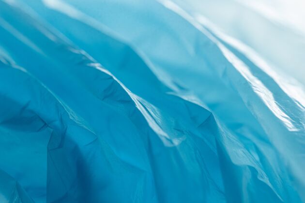 污染蓝色塑料袋的顶视图布置皱褶皱纹柔软