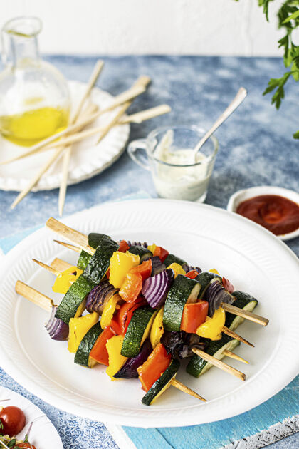 烹饪纯素烤蔬菜串食谱创意菜肴吃黄瓜