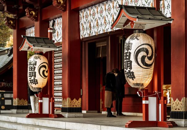 精神日本寺庙门口挂着灯笼水平结构建筑