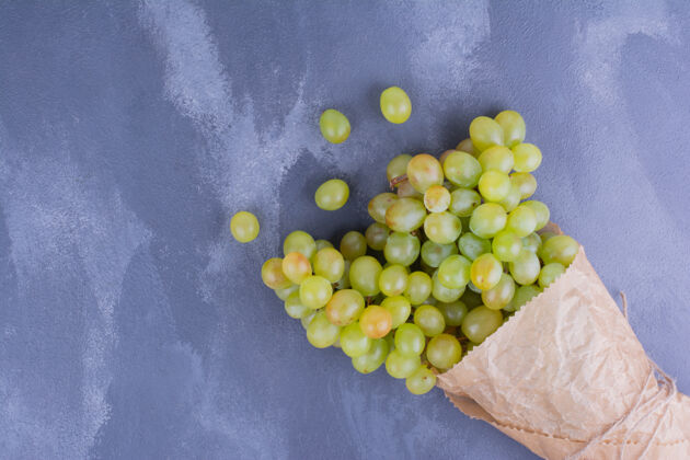 多汁包装纸里的绿葡萄产品蔬菜浆果