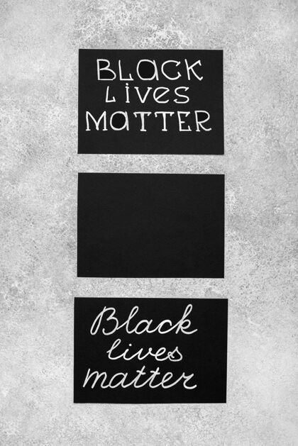 顶部平铺的三张牌与黑色生命有关平等偏见人权