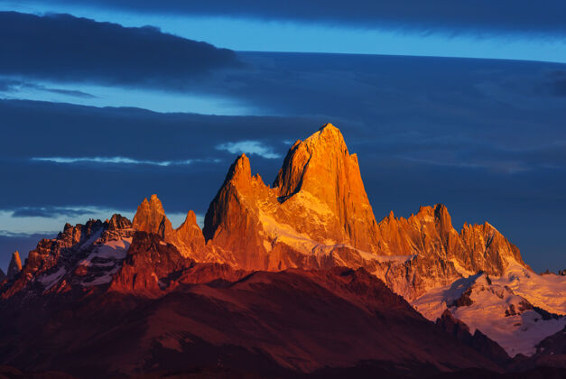 山脉著名的塞罗·菲茨·罗伊——阿根廷巴塔哥尼亚最美丽 最难听的岩石山峰之一荒野山峰岩石