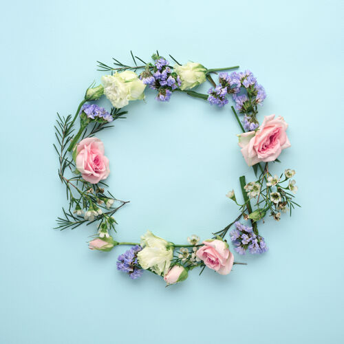 构图蓝色的玫瑰 桔梗和柠檬草的插花圈创意花蕾花卉