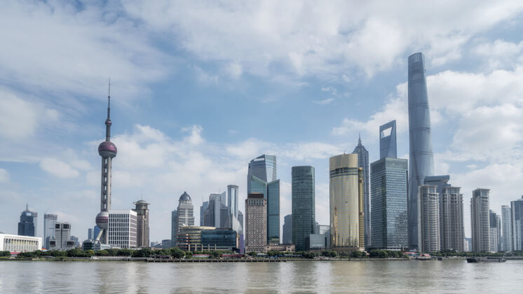 建筑上海陆家嘴金融区办公楼旅游河流市中心