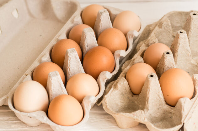 食物米色鸡蛋在一个纸箱里色调色调饮食