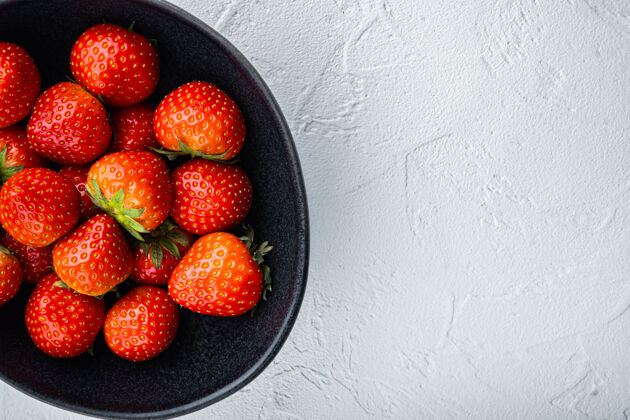 草莓成熟的红草莓 顶视图 生的天然有机