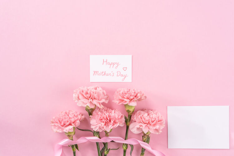 桌子粉色康乃馨的俯视图 背景是粉色的母亲节花扁平纸爱