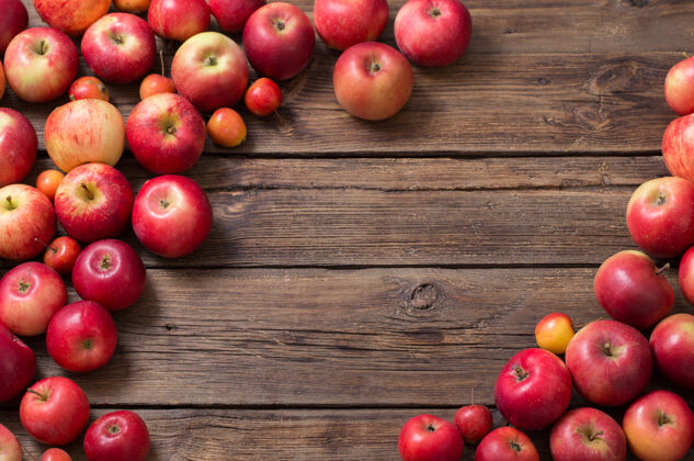 成熟老木头背景上的红苹果餐桌乡村小吃
