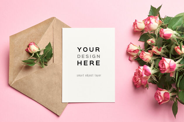 情人节贺卡模型与信封和玫瑰花粉红色的背景爱情婚礼请柬