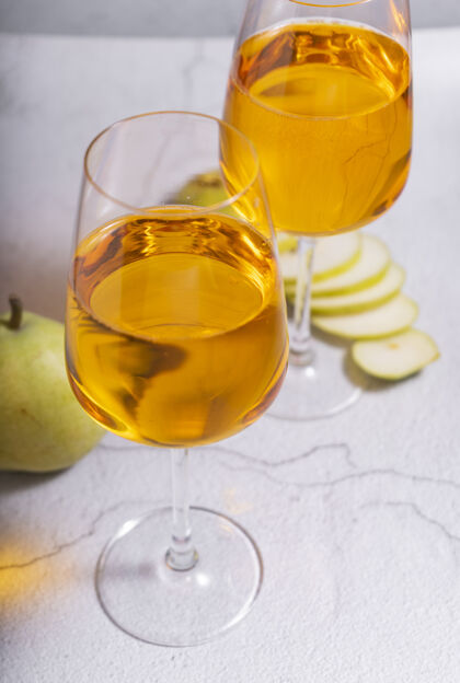玻璃用白葡萄酒酿造的琥珀色或橙色葡萄酒葡萄.in烈酒格拉斯格鲁吉亚语老工艺国酒葡萄酒佐治亚饮料