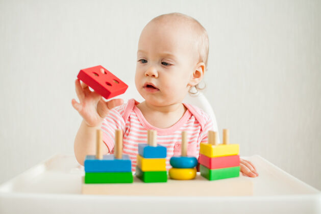 游戏小女孩玩教育玩具建设活动童年