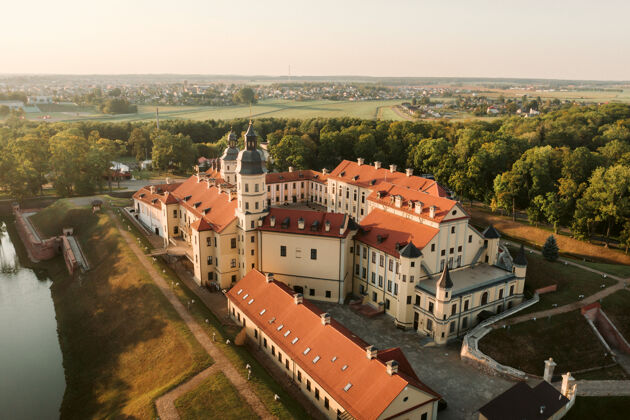 墙壁明斯克地区奈斯维什中世纪城堡顶视图历史地标黎明