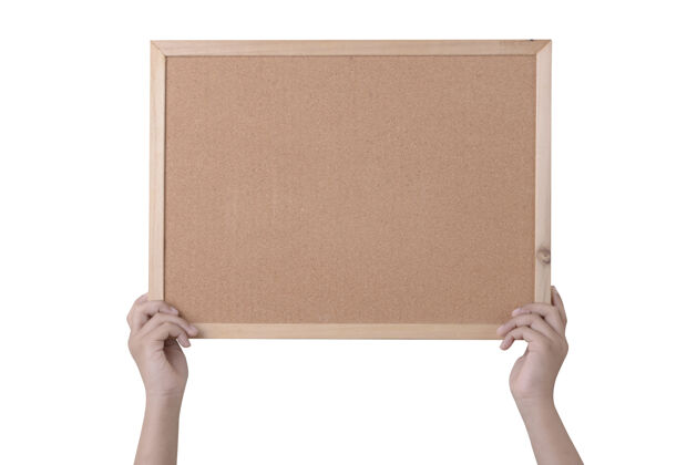 软木一只手拿着一块棕色软木板 被隔离在白色墙壁上软木板信息材料