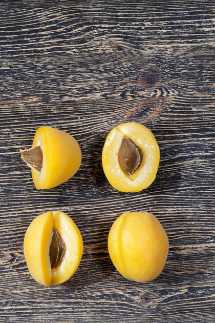 切自制的黄色杏子切成片来烹饪农业超级食品团体