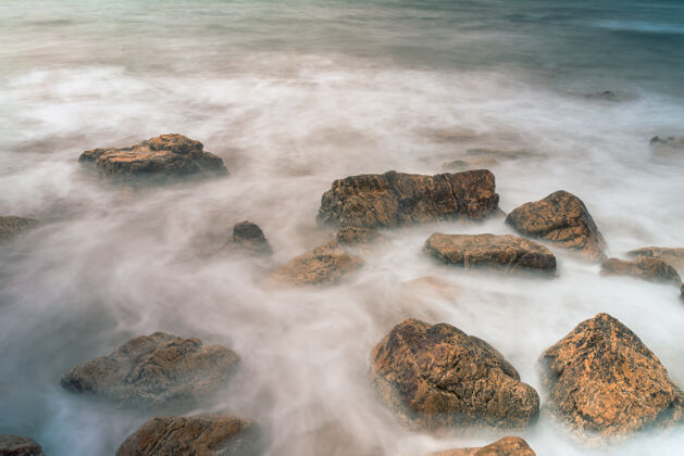 海洋海水和岩石特写风景西班牙目的地自然
