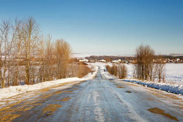 景观冬天的路很滑 转弯进入地平线道路天空国家