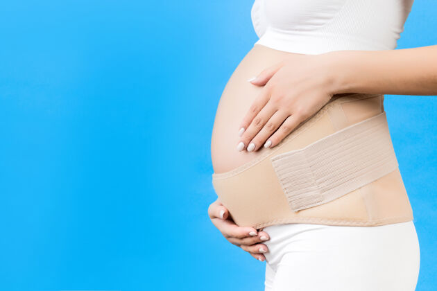 矫形孕妇腹部戴着支撑带怀孕护理弹性