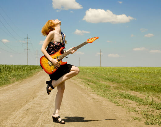 成人乡村吉他摇滚女孩女性长相黄色