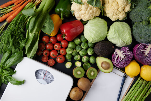 胶带蔬菜水果减肥秤饮食概念顶视图医疗习惯水果