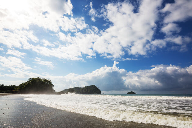 树哥斯达黎加美丽的热带太平洋海岸全景太平洋阳光明媚