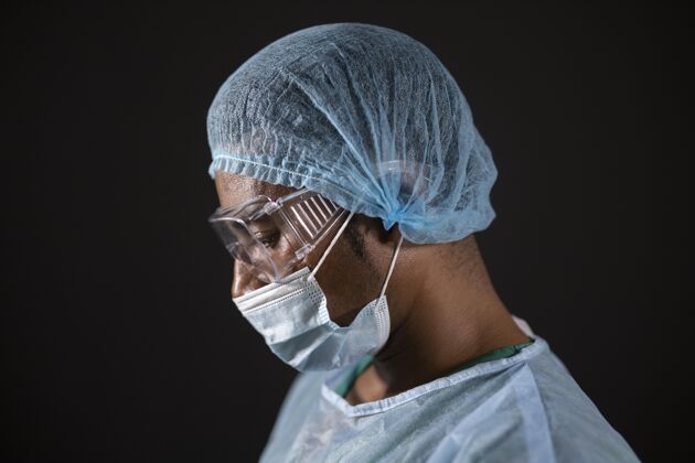 健康专业人士特写医生戴口罩和护目镜保健医药面膜