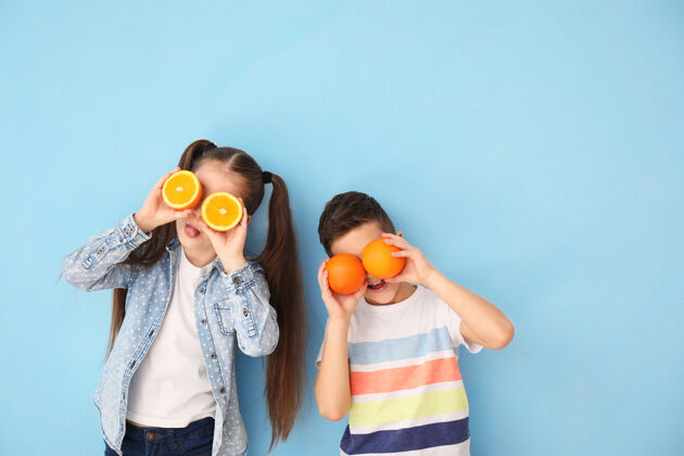 营养有趣的小朋友与柑橘类水果的颜色生长美味热带