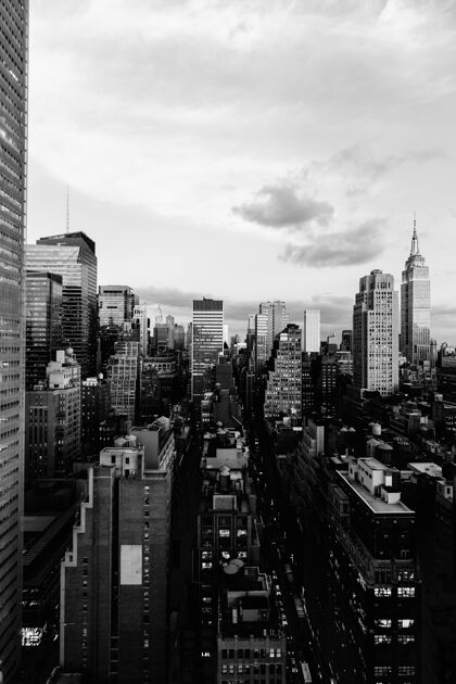 文化垂直灰阶拍摄的建筑物和摩天大楼在纽约市 美国庆祝地标帝国