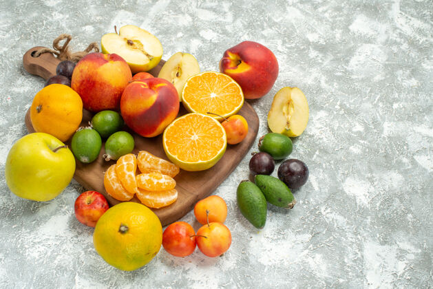 柠檬正面视图不同的水果组成切片和整个新鲜水果在一个白色的空间食品农产品整个