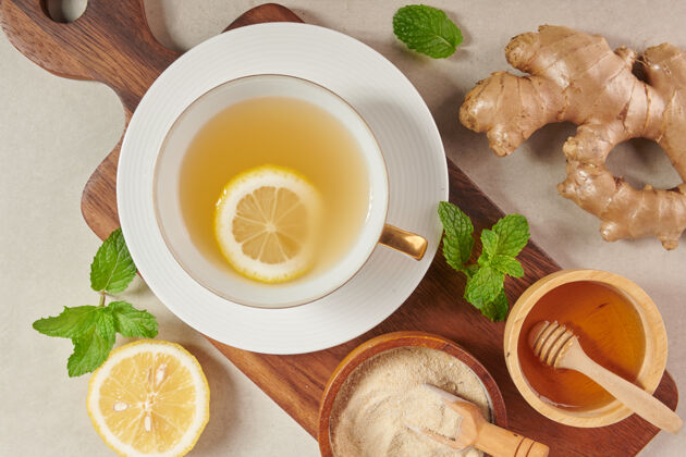 根姜茶配料 健康舒适 加热茶配方简单姜茶和配料-柠檬 蜂蜜俯视图平面图从家里新鲜生长的有机花园食品概念香气姜水果
