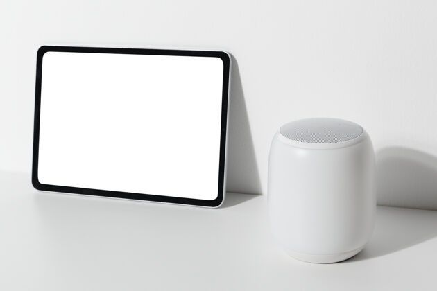 屏幕平板电脑屏幕模拟与智能扬声器房子白色屏幕技术